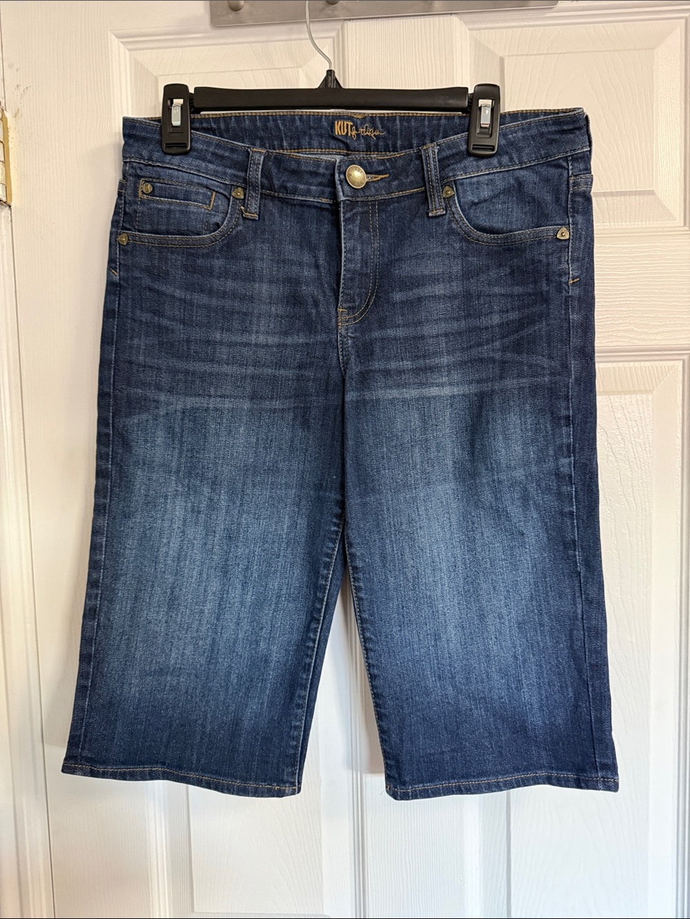 Size 8. Kut from the Kloth Dark Blue Cropped Denim Bermudas